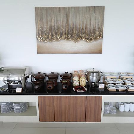 The Azana Hotel Airport Semarang Eksteriør billede
