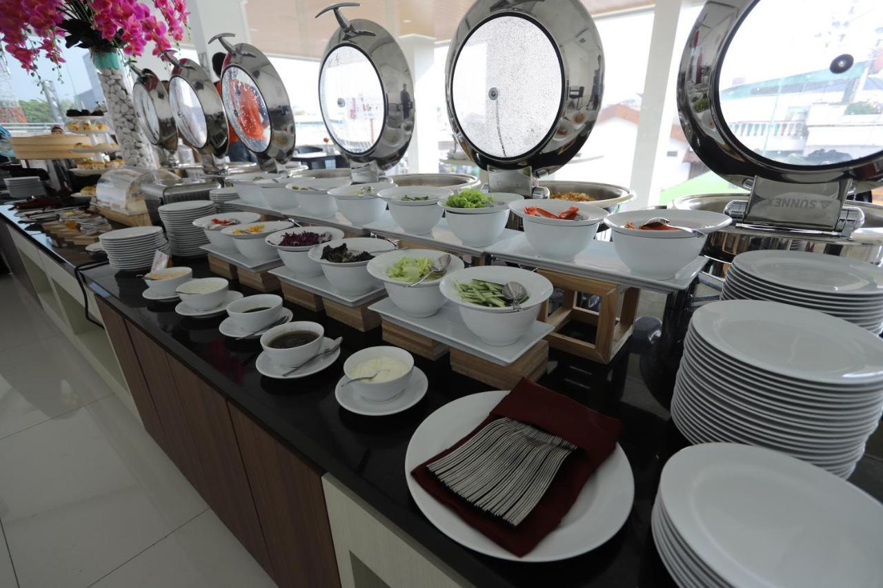 The Azana Hotel Airport Semarang Eksteriør billede