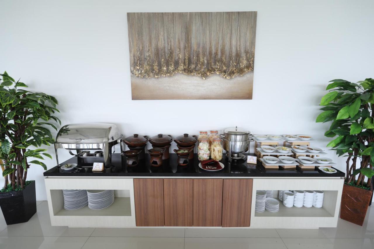 The Azana Hotel Airport Semarang Eksteriør billede